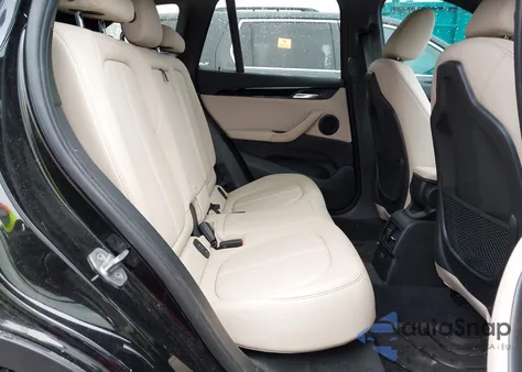 2018 BMW X1 xDrive28I z USA, uszkodzony, nr VIN WBXHT3C39J3H30531